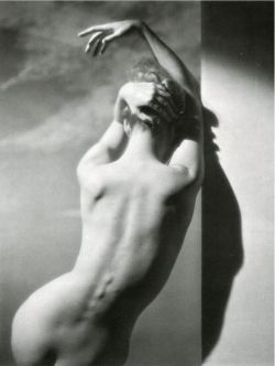 Carnets-Intimes:  George Platt Lynes - Female Nude, 1950 