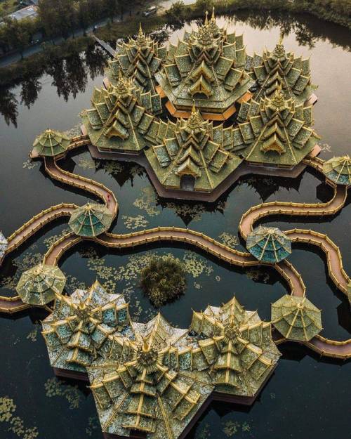 awed-frog:  awed-frog: Thailand. Pavillion of the Enlightened. I’m glad this was someone else’s first thought. 