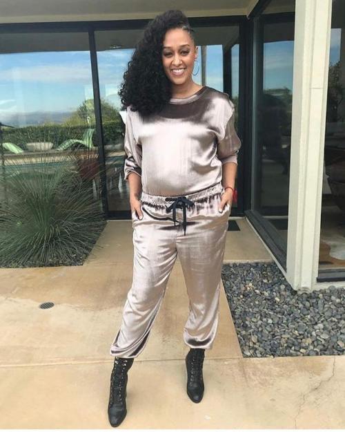 #TiaMowry and her cute lil baby bump . Posted by @theoriginaldatvegasgyrl