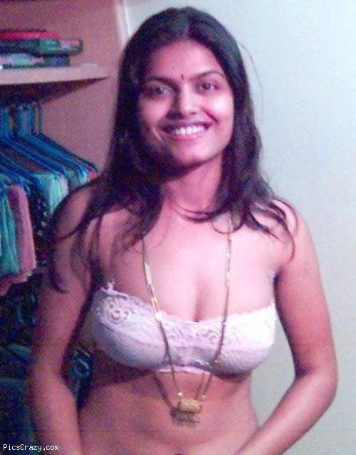 desiaunties4you:  Sexy but non-nude photos of Arpitha, desi housewife
