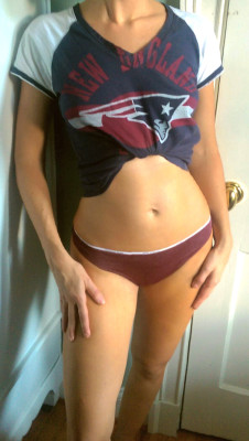 fitwithass:  Absolutely guaranteed not to deflate any balls :-) Go Patriots!  Eff the Patriots! Great ass though! 😄
