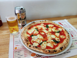 omame:  【グルメ】立ち食いピザ屋『ピッツァサルーテリア』の絶妙ピザ