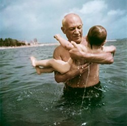 blutclip: Robert Capa Pablo Picasso playing