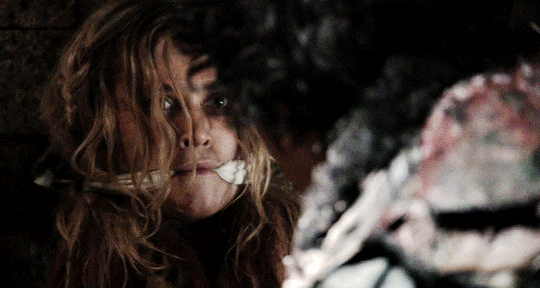 heywoodxparker:Bellamy and Clarke in The 100 3.02 “Wanheda Part 2″