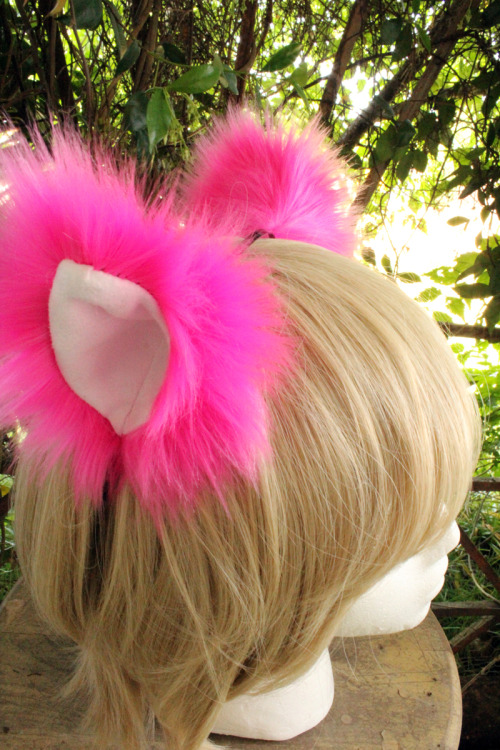 Cat/Fox Headband EarsHot Pink with white suede! :DSee something you like or maybe have a commission 