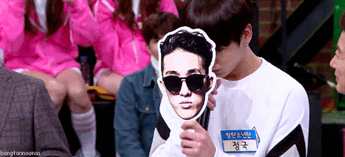 bangtannoonas:And here we have Zion.t fanboy Jungkook holding his Zion.t fan while singing a Zion.t 