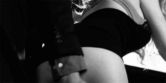 justinesoumise:  sur le capot…