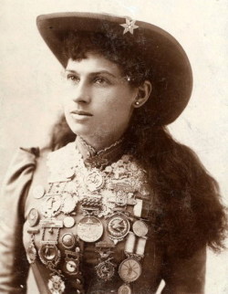 celebratingamazingwomen:  Annie Oakley (1860-1926)