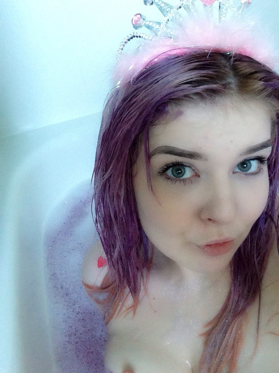 welshdaddy:  littlestloucub:  Princess bubbles!!  Cute overload!