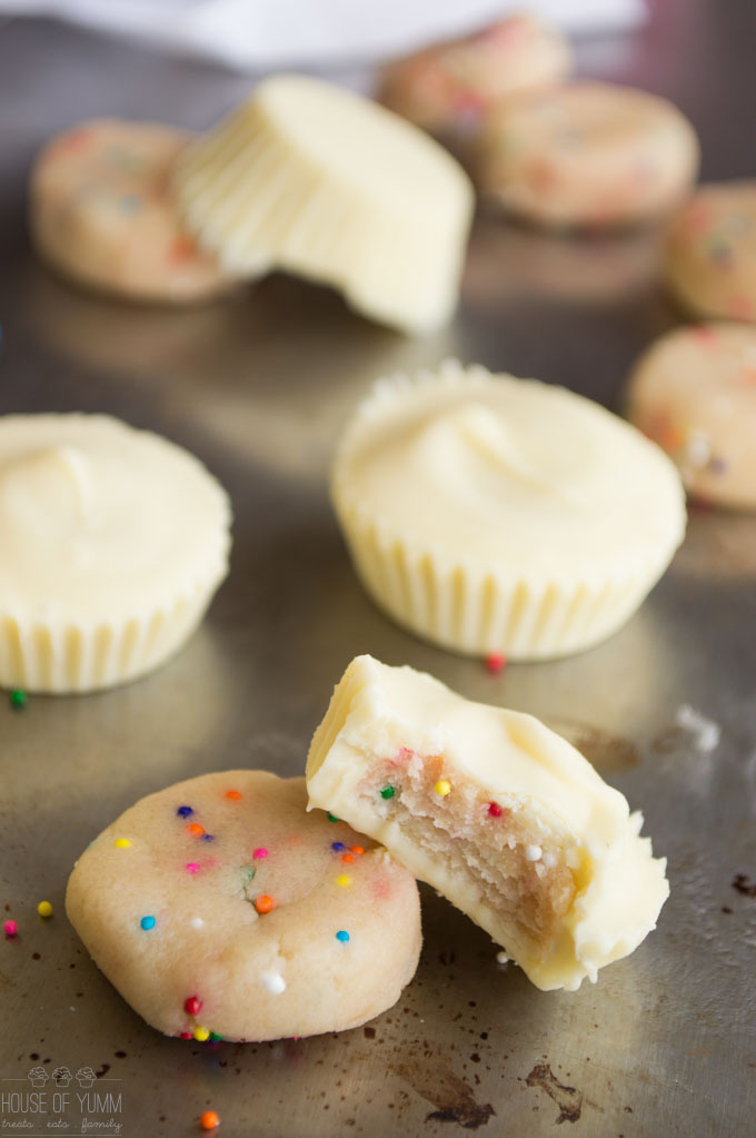blondesquats:  birdyally:  royal-food:  White Chocolate Cake Batter Cups   blondesquats