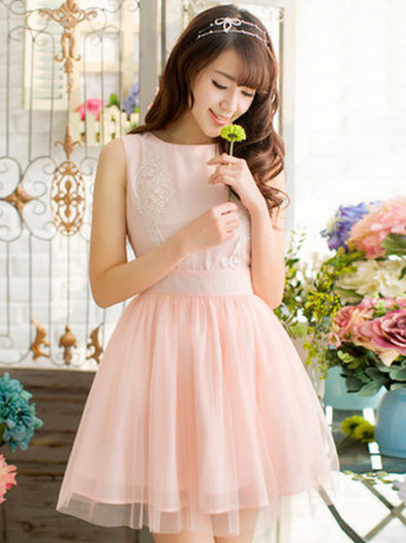 asianicandy: This dress is way too precious to pass up! The adorable design features a full, fluffy 
