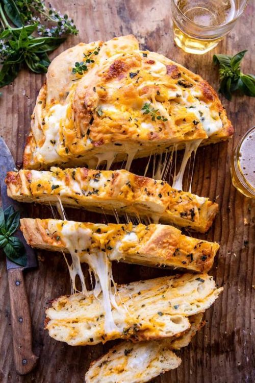 antikristrecipes:  Soft Garlic Herb Cheddar Cheese Bread  