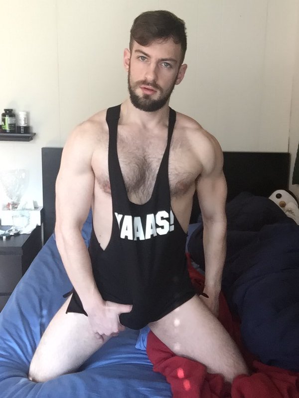 txcwbysexy:  colungafrank:   Bravo Delta         Stud