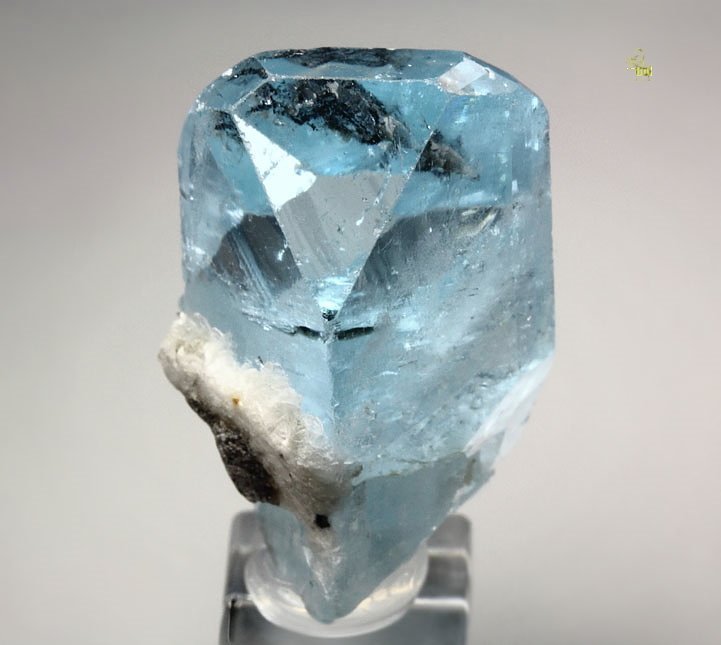 hematitehearts:  Blue TopazLocality:   Xanda mine (Xandra mine), Virgem da Lapa,