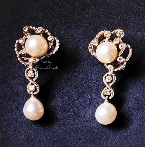  Pearl Drop Earrings ♕ Queen Margrethe II 