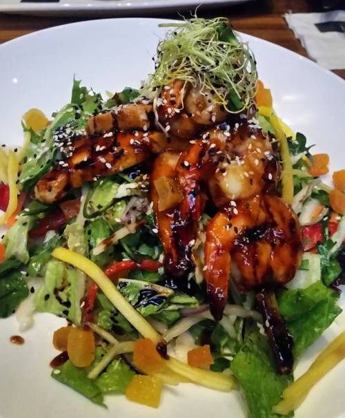 Yes salads can be super tasty too ...#salad #zibo #healthy #dinner #5a7 #teriyaki #chicken #shrimp #