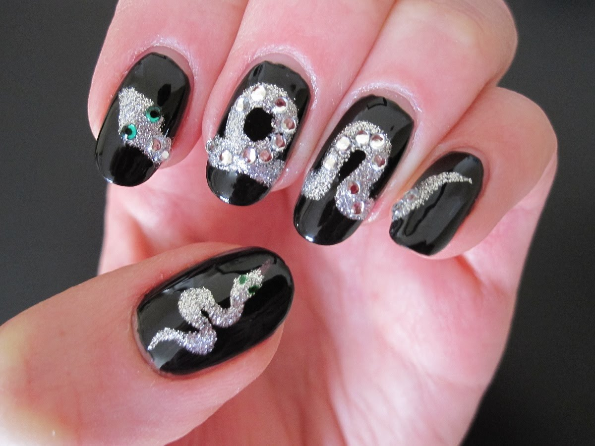 Snails (Snake nails)