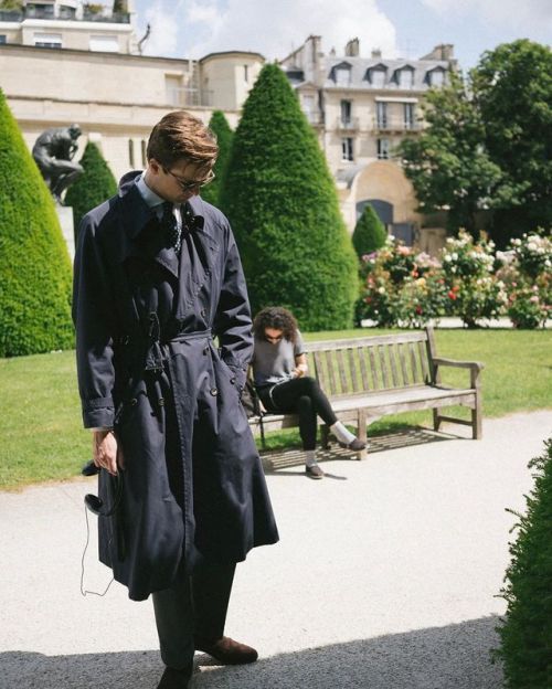 Throwback to lazy days honeymooning in Paris. Here strolling in the beautiful Rodin museum. Bespoke 