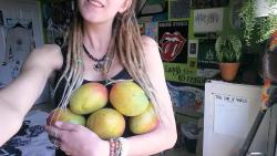 psychedelic-psychoo:  I’m gonna OD on mangos