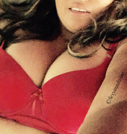 sexyanndwine:  Because my boobs look great in red ;)