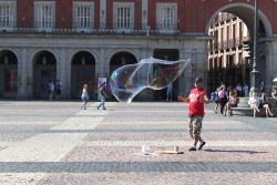 Madrid 2011 -  Plaza Mayor  &ldquo;bubble blower&rdquo;
