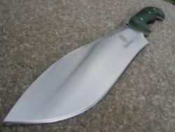 gunsknivesgear:  5 Great Big Knives under