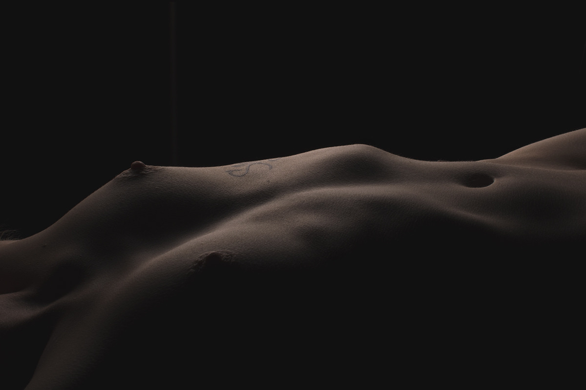 awaitingthegreatcollapse:  Bodyscape Photographer: BjörnModel: Malinda Wasell |