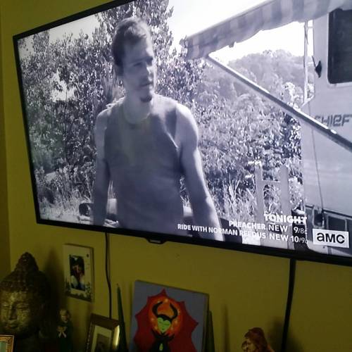 amrcncpprhd1:tonikray95:yankeewitch:#twdmarathon #firstseason #daryldixon #blackandwhite #normanreed