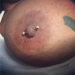 mookieedapornstar:  Nipple cute af follow back bae 😘😘😘