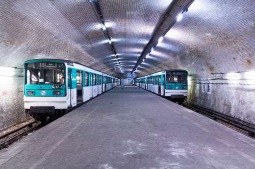 maziyarsaadi:  Paris Métro - Molitor station ! 