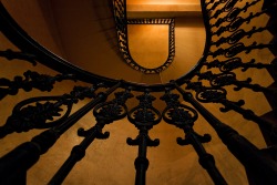 gatsbywise:  Beautiful stairway detail - 