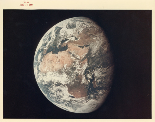 bobbycaputo:  Hundreds Of Unseen NASA Photographs Reveal The Vintage Beauty Of Outer Space  