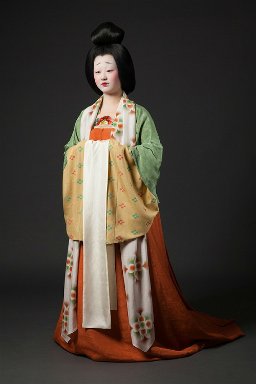 changan-moon:Traditional Chinese hanfu by 裝束與樂舞 and 桑纈