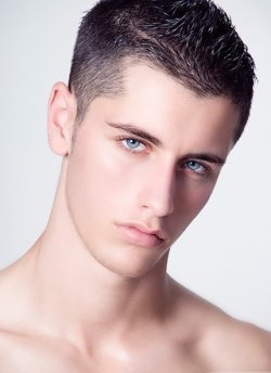 extra0rd1nary-belleza:  Vince Azzopardi 