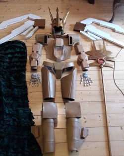 sinceredir:  chaozrael:Sooooooooooo. There we go. I finally finished the Tyrest armor. Only details missing now and then I can do the paint. I can´t wait to strut around with this. It´s gonna be so much fun &lt;3 Awesome :D I love the crown and scepter