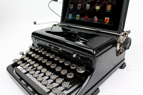wordsnquotes:  Antique Typewriters are Given a Second Lease on Life Get them here!