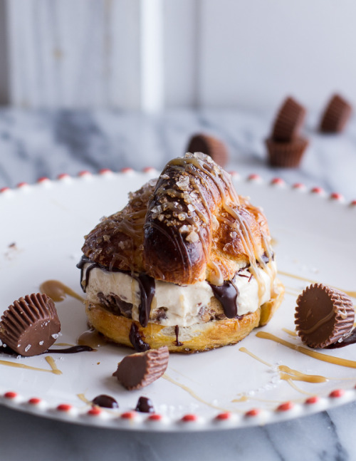 do-not-touch-my-food:  Caramel Peanut Butter Cup Soft Pretzel Ice Cream Sandwiches with Hot Fudge