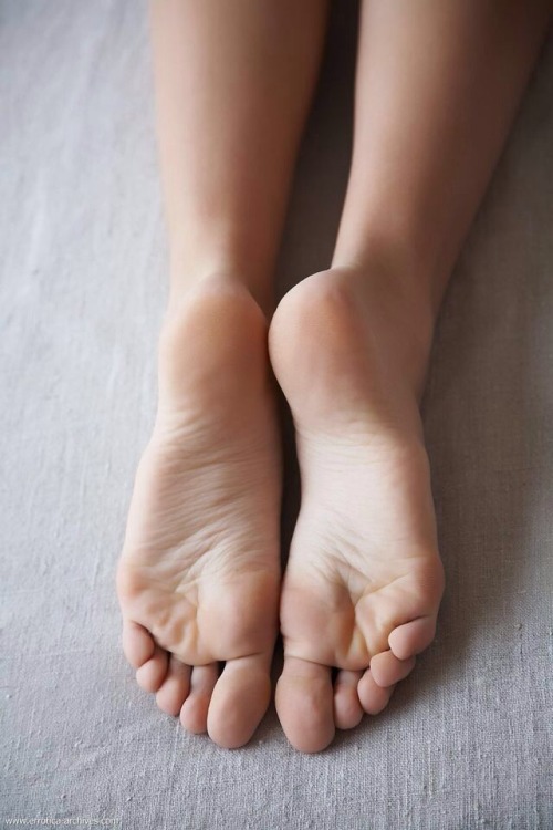 feet44love:  My girl Theresa got bomb feet, check her out —–>HERE