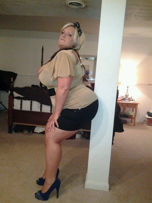 templeofcurvygoddesses:  tumblr batch upload bloadr.com (FB)
