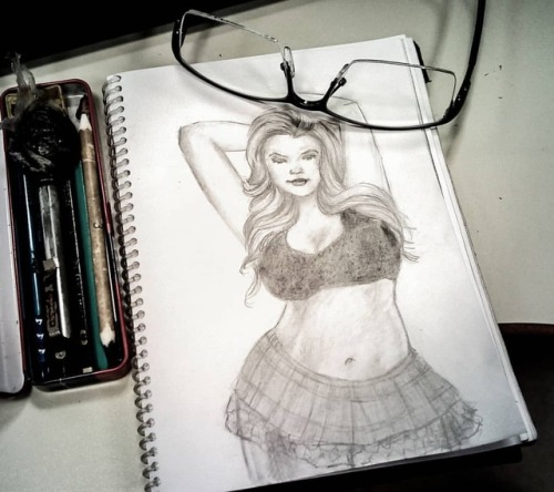 final de domingo&hellip; #sketch #sketchbook #chubby #chubbygirl #drawing #draw #curvygirl #curv