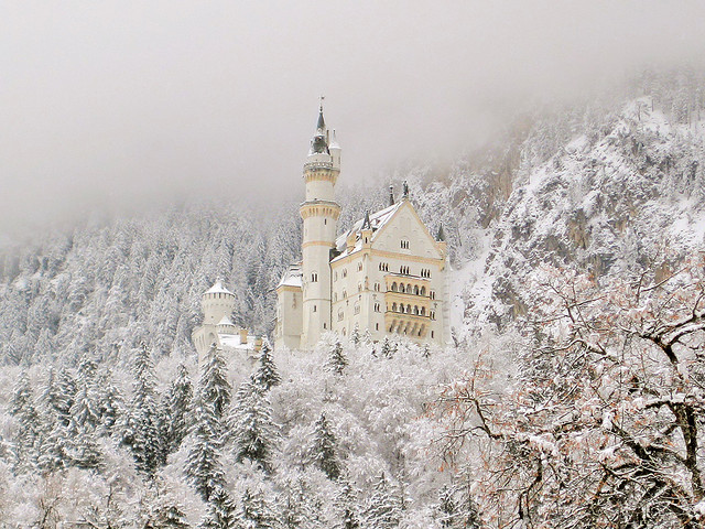 coiour-my-world:Neuschwanstein Castle by Luiz Pires on Flickr.