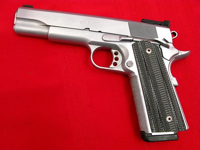 gunsknivesgear:  Hard Chrome Les Baer 1911.