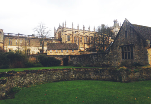 gingerbbatch:  oxford university’s great hall: the filming location and inspriation for hogwarts’ great hall. this hall was used in the first film, then a replica was built 1.5 times larger. 