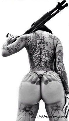 gsandthongs:  Girls with Guns! 