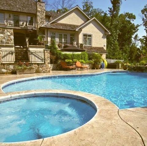 Contemporary Pool In Philadelphia