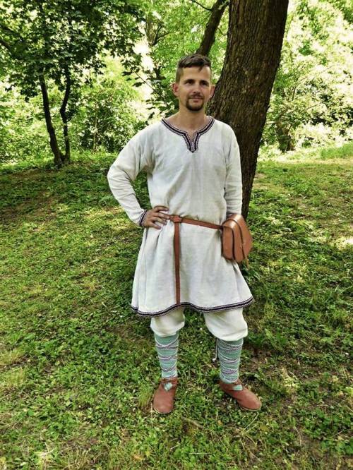 Slavic costume of a bowman, c. 10th century.Source: Stredoveké kostýmy od Kačky /