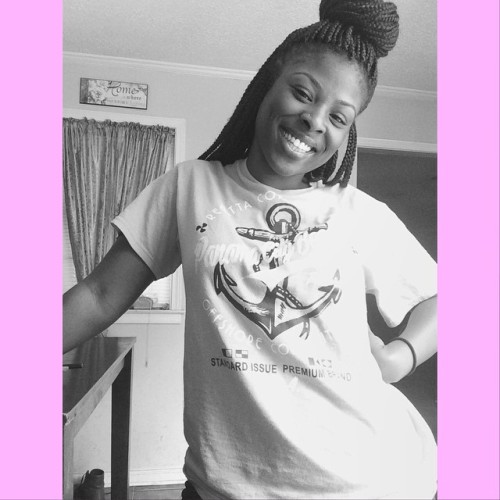 xoxo-meia:  They say a smile can brighten someone’s day💙🌹  Smile is beautiful!
