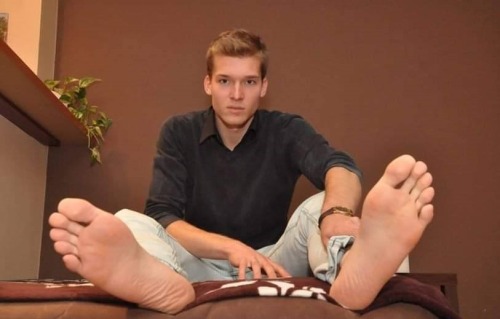 whitemalefeet:Even the Polish guys need their