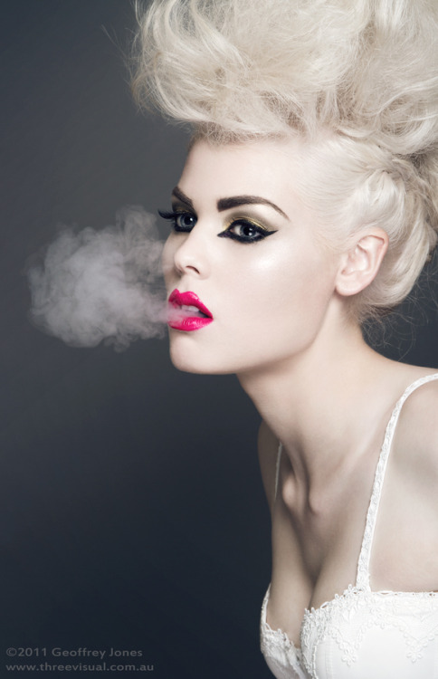 hightarbeauty: Kastelle by Geoff Jones Hot pink lips