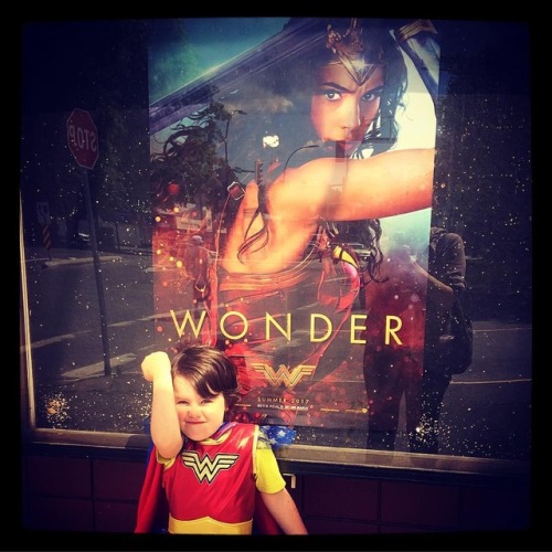 thats-what-sidhe-said:pr1nceshawn:Little Girls Dressed as Wonder Woman.